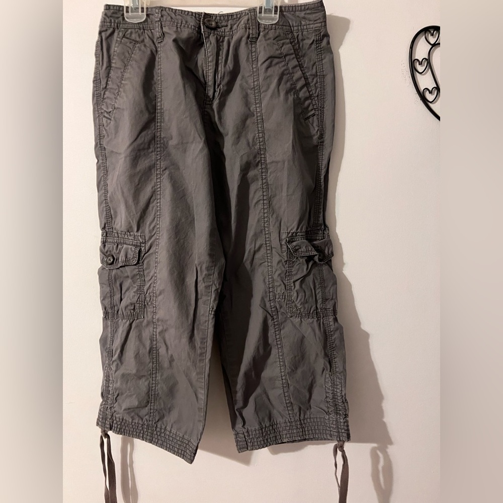 Size 6 Merona cargo capris